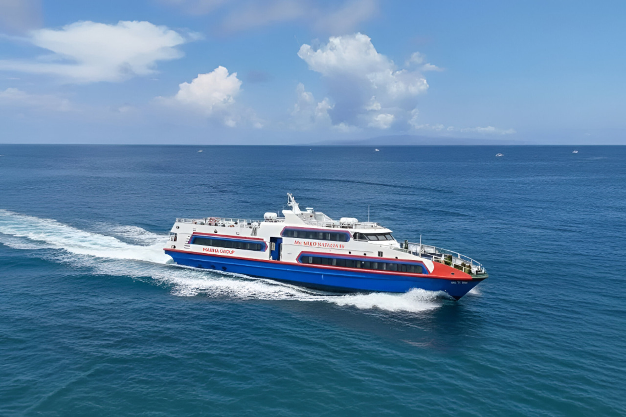 A boat named Gili Wanders